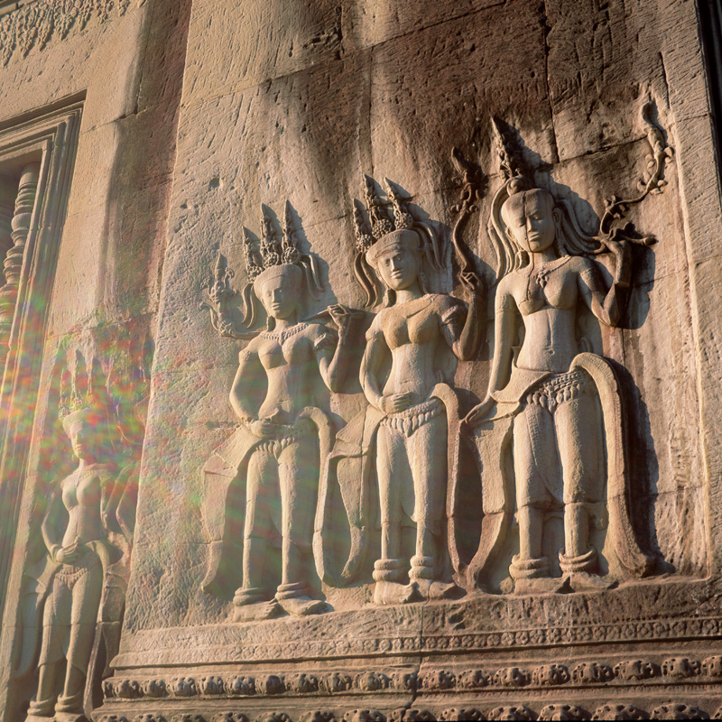 13 Angkor_Wat_Dancers_58926-16h