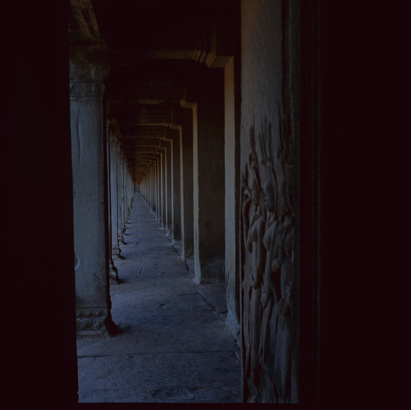 14 Angkor_Wat_Hallway_1_Seim_Reap_536967-24h