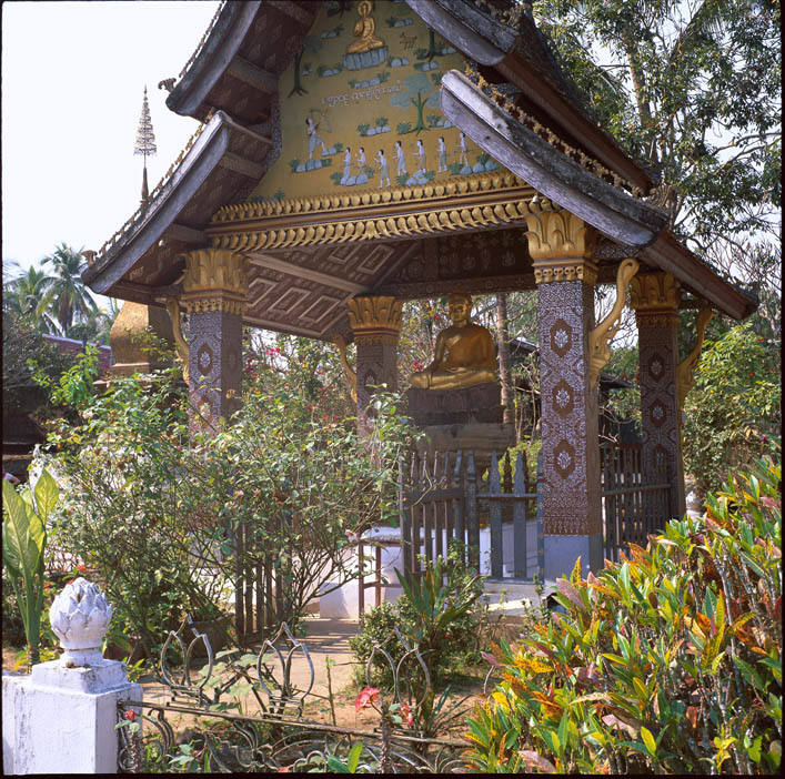 24%20Buddha_Luang_Pra_Bang_Laos_536967-04
