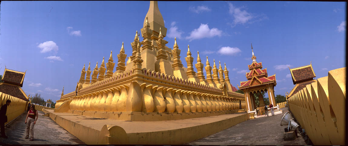 27%20Golden_Stuppa_Vientienne_536967-29