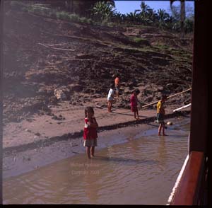 18%20Mekong_River_Children_536967-01